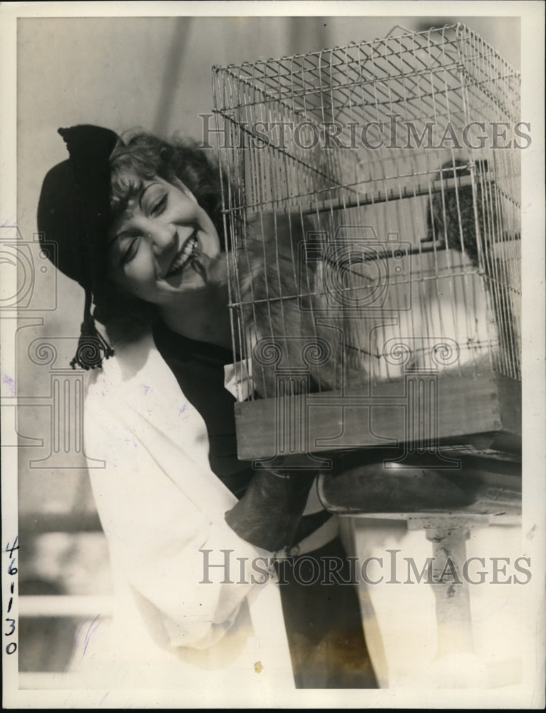 1938 Press Photo New York Marie Abbott Actress Black Diamond with monkeys NYC - Historic Images