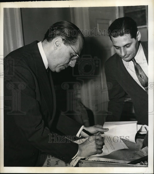 1943 Press Photo New York Councilman Joseph T. Sharkey & Frank Gioell  NYC - Historic Images