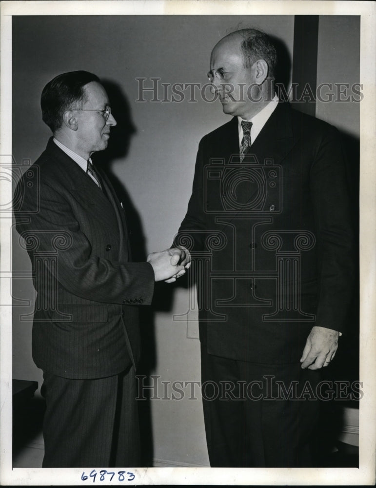 1943 Press Photo New York Henry Morgenthau Jr. and  Christopher Gambolati - Historic Images