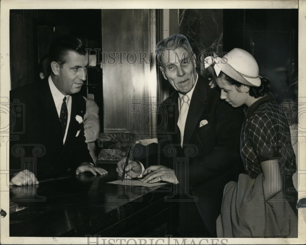 1938 Press Photo New York Herbert Boutall and 16 year old Bride Ann May NYC - Historic Images