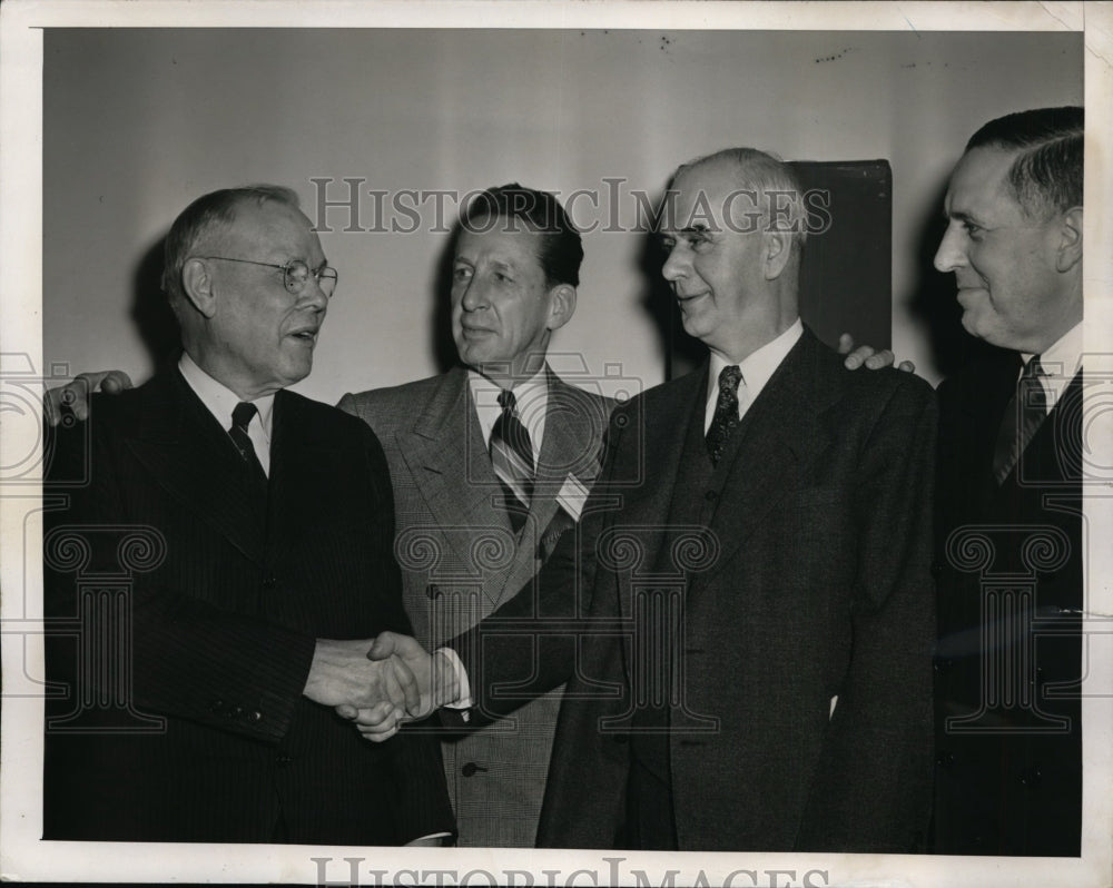 1943 Press Photo New York National Manufacturers at Second War Congress NYC - Historic Images