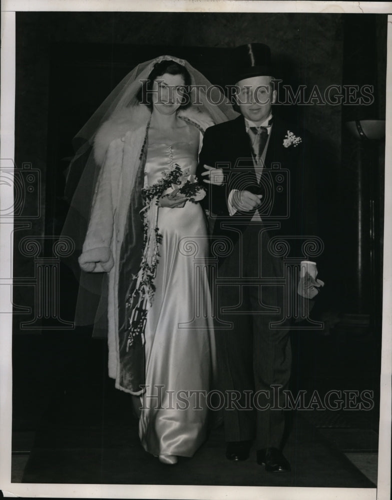 1938 Press Photo New York Mr &amp; Mrd B Grata Brown nee WA Ockenden wed NYC - Historic Images