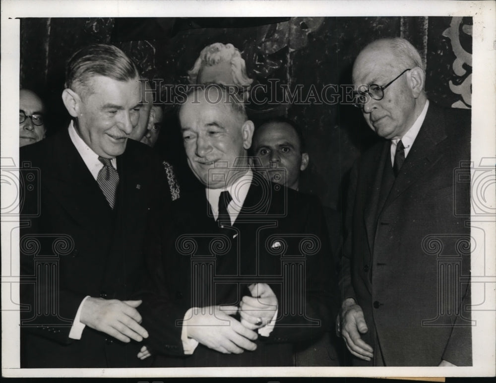 1943 Press Photo New York Dr. Eduard Renees Czechoslovakian Minister to U.S NYC - Historic Images