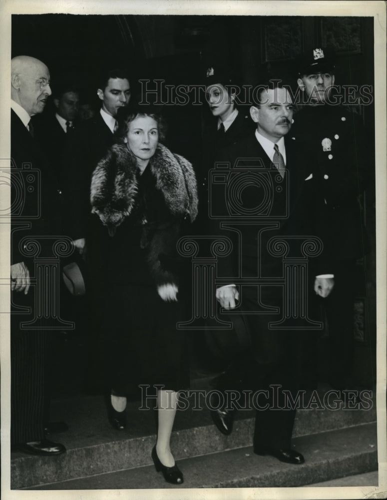 1944 Press Photo New York Gov. and MrsThomas E.Dewey attends funeral Service NYC- Historic Images