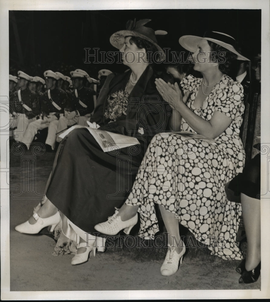 1939 Press Photo New York Mrs. F.D. Roosevelt &amp; Mrs. Jay Benedict Graduation NYC - Historic Images