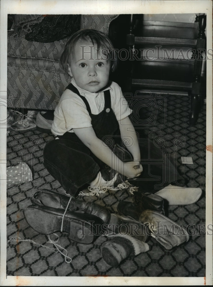 1942 Press Photo New York Survivor of Torpedoed British Ship Susan McClaren NYC-Historic Images