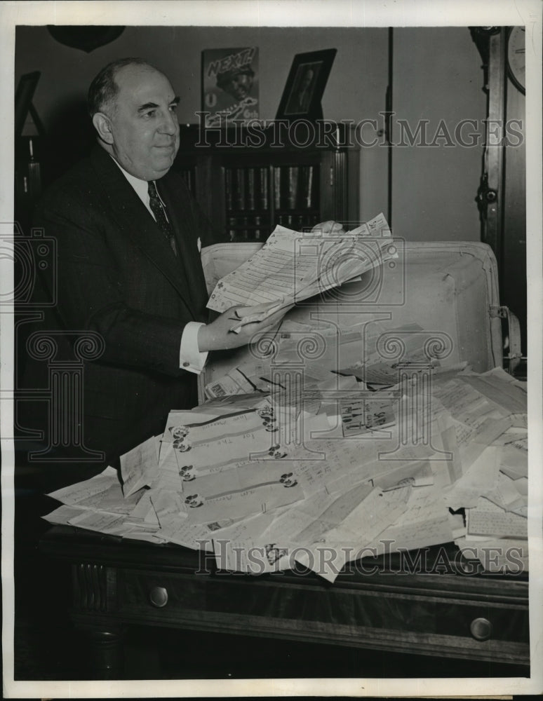 1944 Press Photo New York Postmaster Albert Goldman with Santa Claus Letters NYC - Historic Images