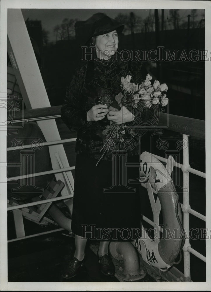 1938 Press Photo New York Helga Weeke Danish contralto on a ship in NYC-Historic Images