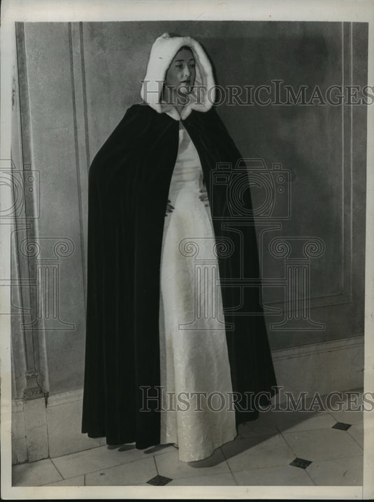1938 New York Fashion show at Ritz Carlton Hotel in NYC-Historic Images