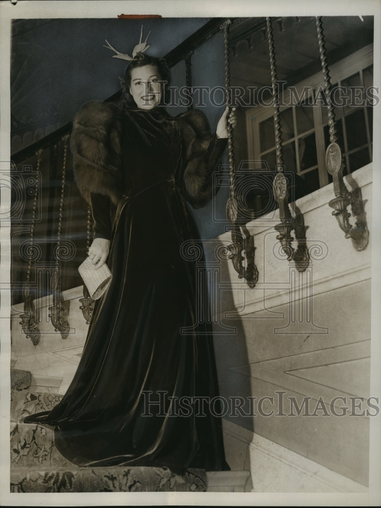 1938 New York Evening Coat at Horse show style preview NYC-Historic Images