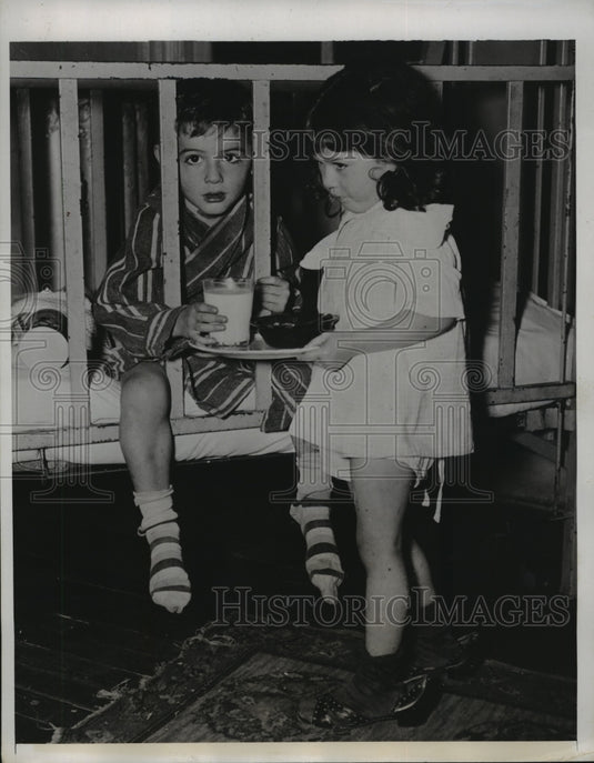 1938 Press Photo New York 3-year-old "jailed in crib" by parents NYC - Historic Images