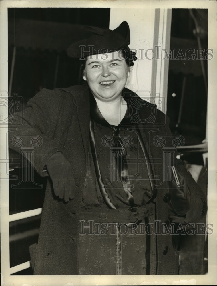 1938 Press Photo New York Kathryn Lewis heads to Pan American conference NYC - Historic Images