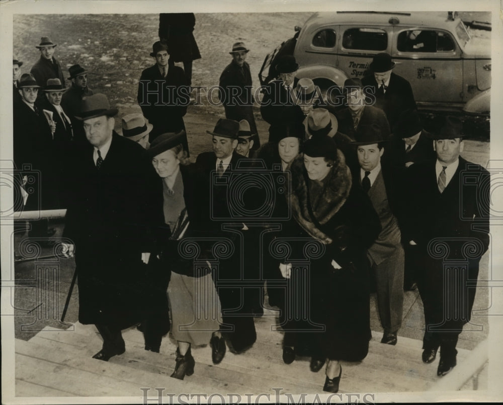 1939 Press Photo New York Spy Trail Jury Arrives at the Federal Building NYC - Historic Images