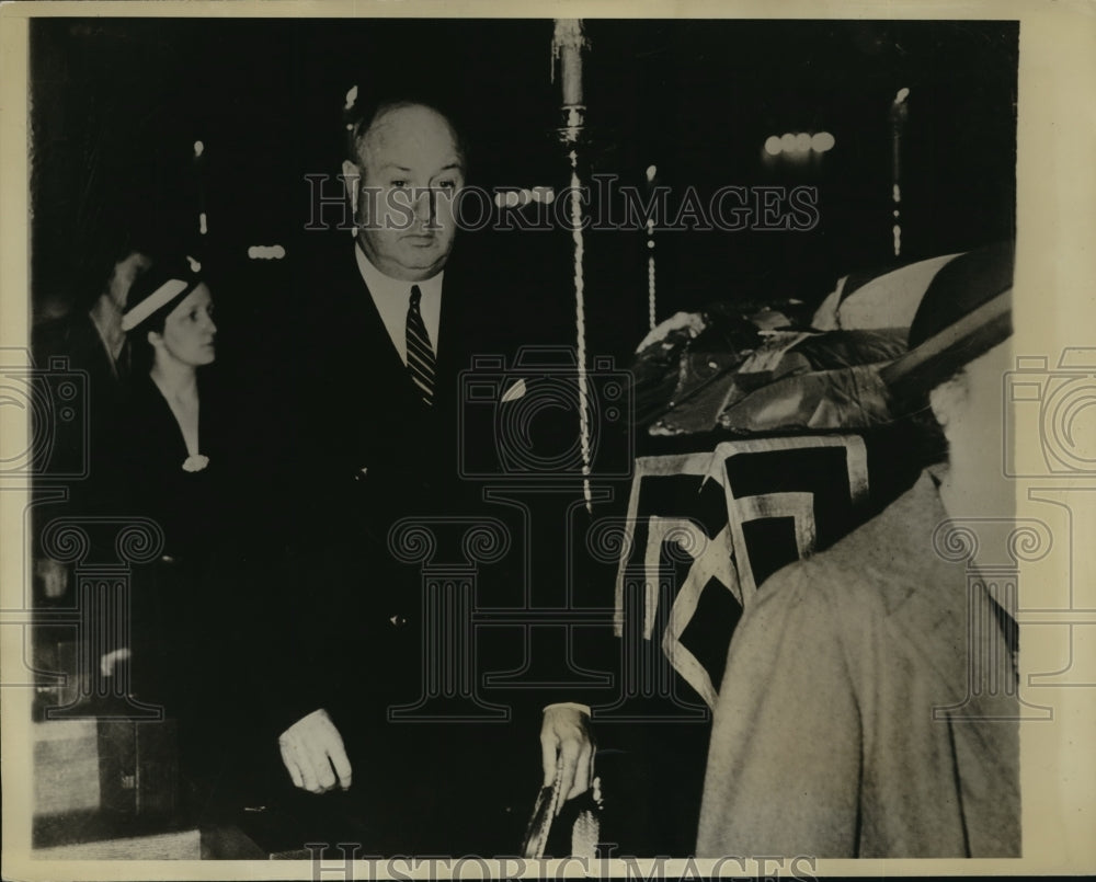 1938 Press Photo New York Postmaster James Farley pays respects to Hayes NYC-Historic Images