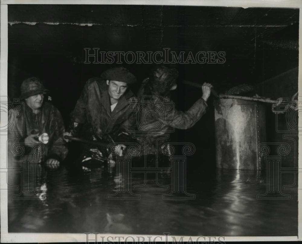 1938 Press Photo New York Machine works in Sewer meeting using Machine NYC-Historic Images