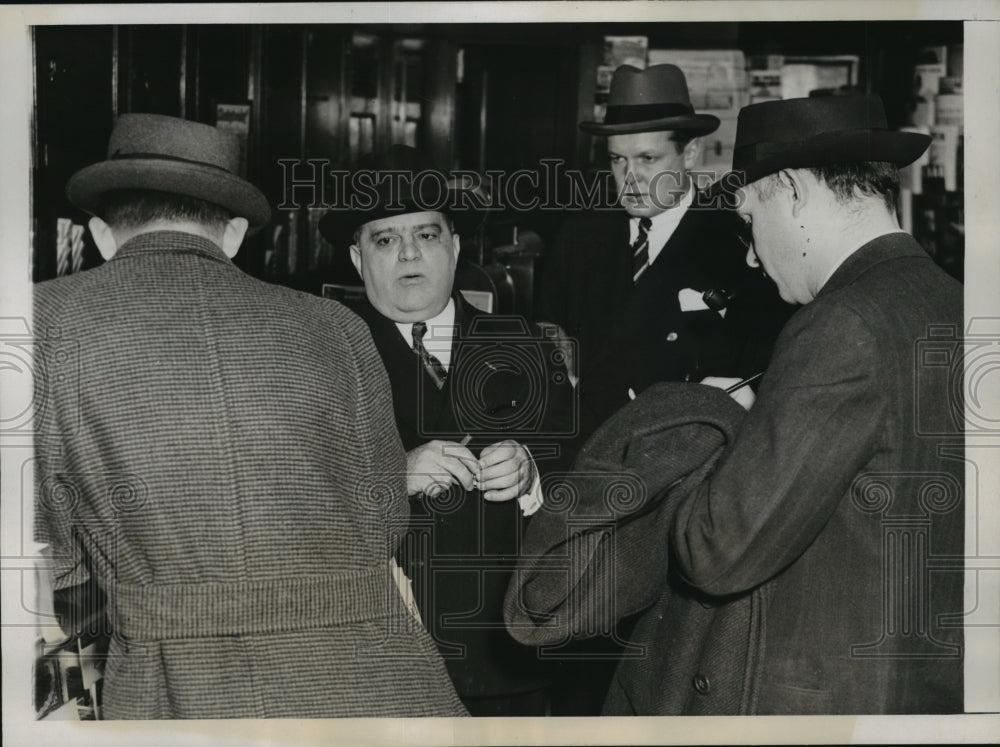 1938 Press Photo Washington DC New York Mayor LaGuardia talks to reporters NYC - Historic Images