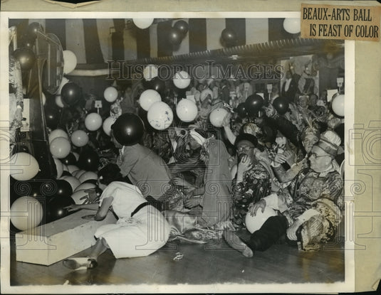 1938 Press Photo New York Beaux Arts Ball at Waldorf Astoria NYC - Historic Images