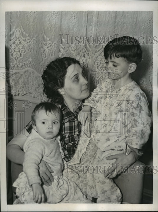 1938 Press Photo New York Mrs Pat Boland & grandkids Pat & Michael in NYC-Historic Images