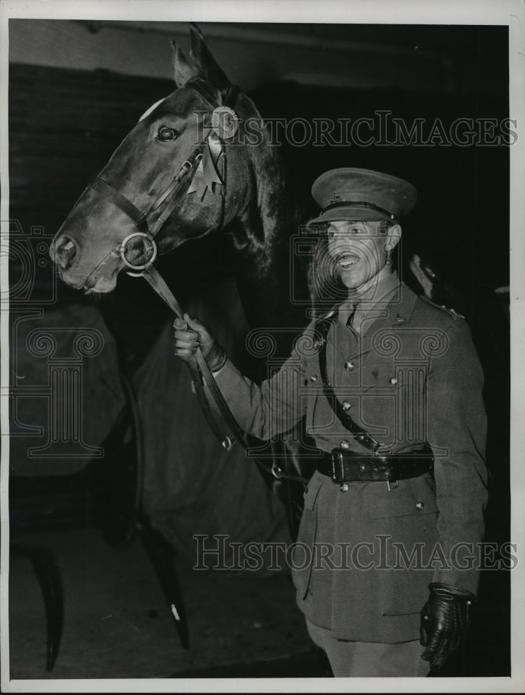 1935 Press Photo New York Lieutenant H.A. Philips at National Horse Show NYC - Historic Images