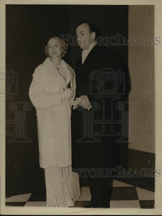 1935 Press Photo New York Mrs George Brokaw, Beverly Hall @ "La Traviata" NYC - Historic Images