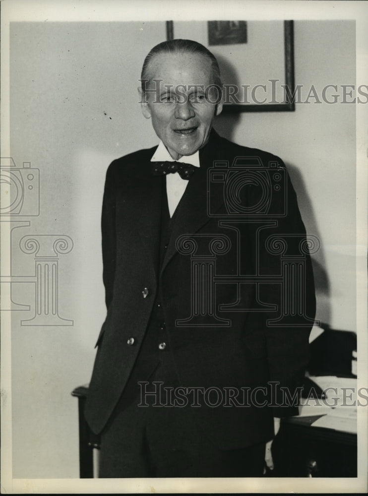 1935 Press Photo New York Sir Norman Angell Lecturing in Hotel NYC - Historic Images