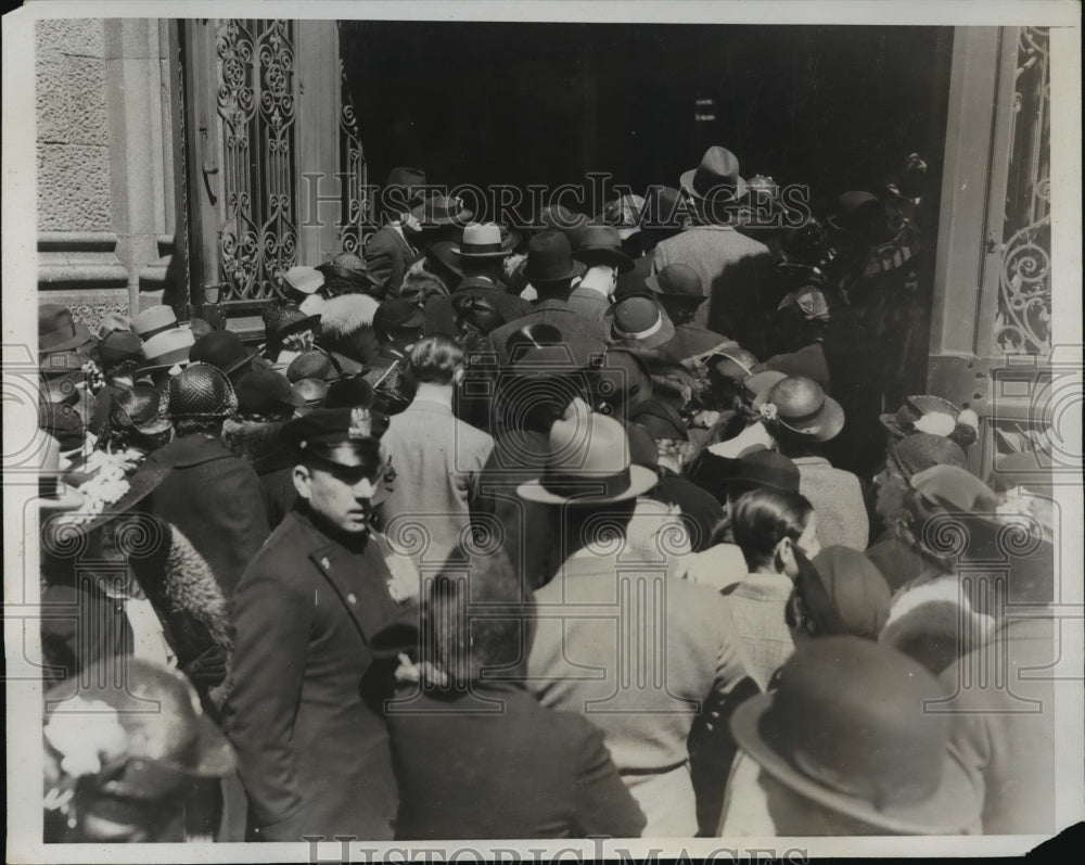 1935 Press Photo New York Skies smile on Easter Worshipers NYC - neny10807-Historic Images