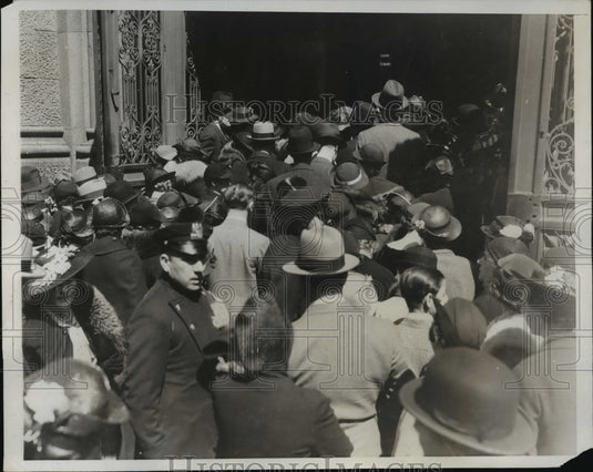 1935 Press Photo New York Skies smile on Easter Worshipers NYC - neny10807-Historic Images