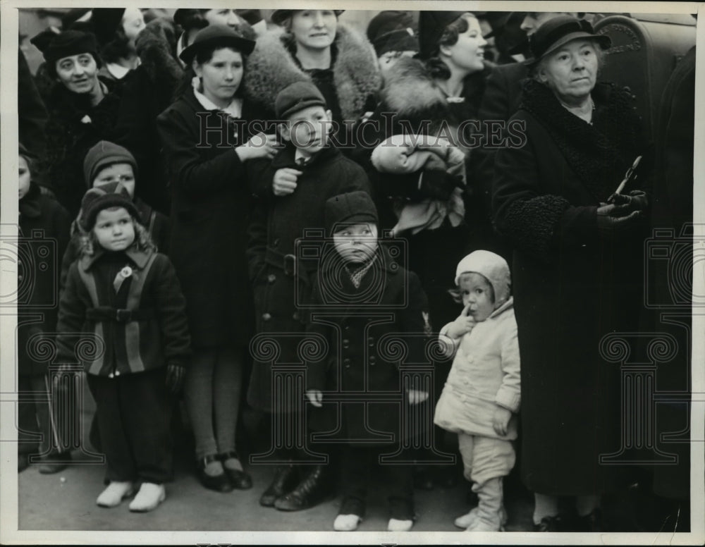 1938 Press Photo New York Fifth Avenue crowds at a parade for Erin in NYC-Historic Images