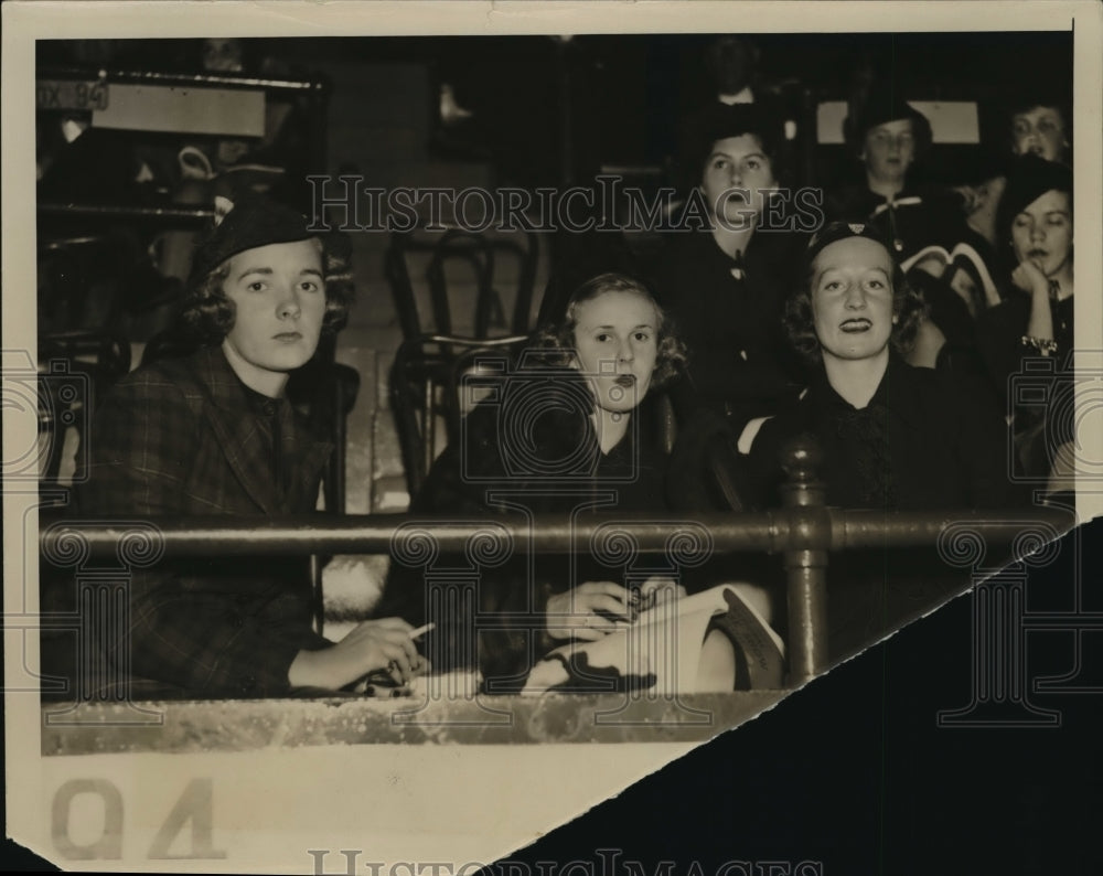 1936 Press Photo New York Girls sitting in box at an event NYC - Historic Images