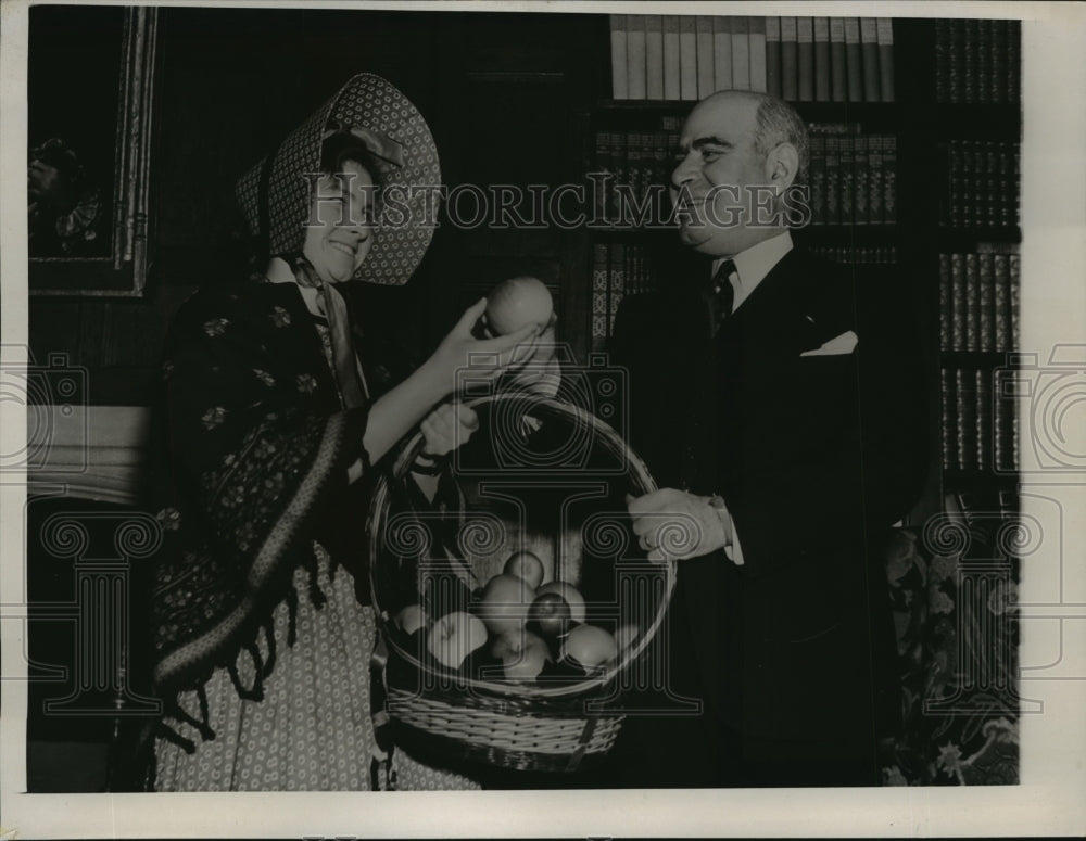 1936 Press Photo New York Gov. Herbert Lehman, &amp; Louisa Hubbard NYC - Historic Images