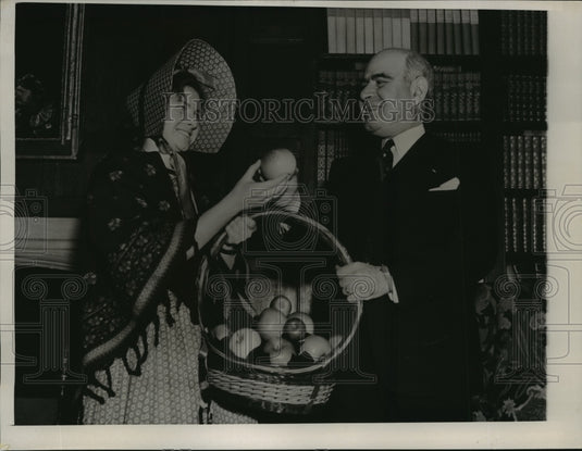 1936 Press Photo New York Gov. Herbert Lehman, & Louisa Hubbard NYC - Historic Images