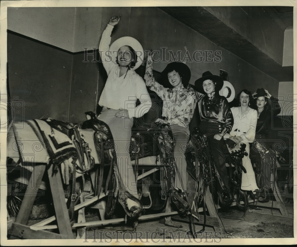 1936 New York Cowgirls performed at Rodeo at Madison Square NYC-Historic Images