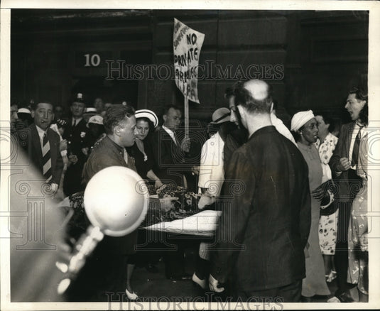 1932 Press Photo New York Women demonstrator injured in WPA discharges NYC - Historic Images
