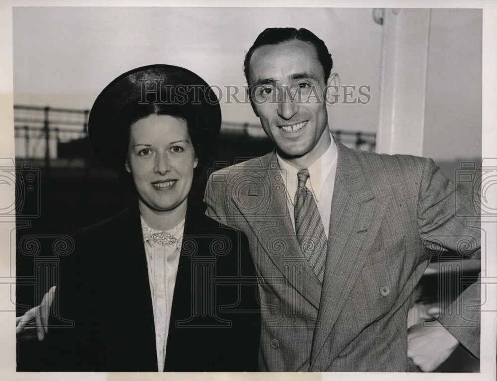 1937 Press Photo New York Mr &amp; Mrs Sidney Lipton Arrive on The Berengaria NYC - Historic Images