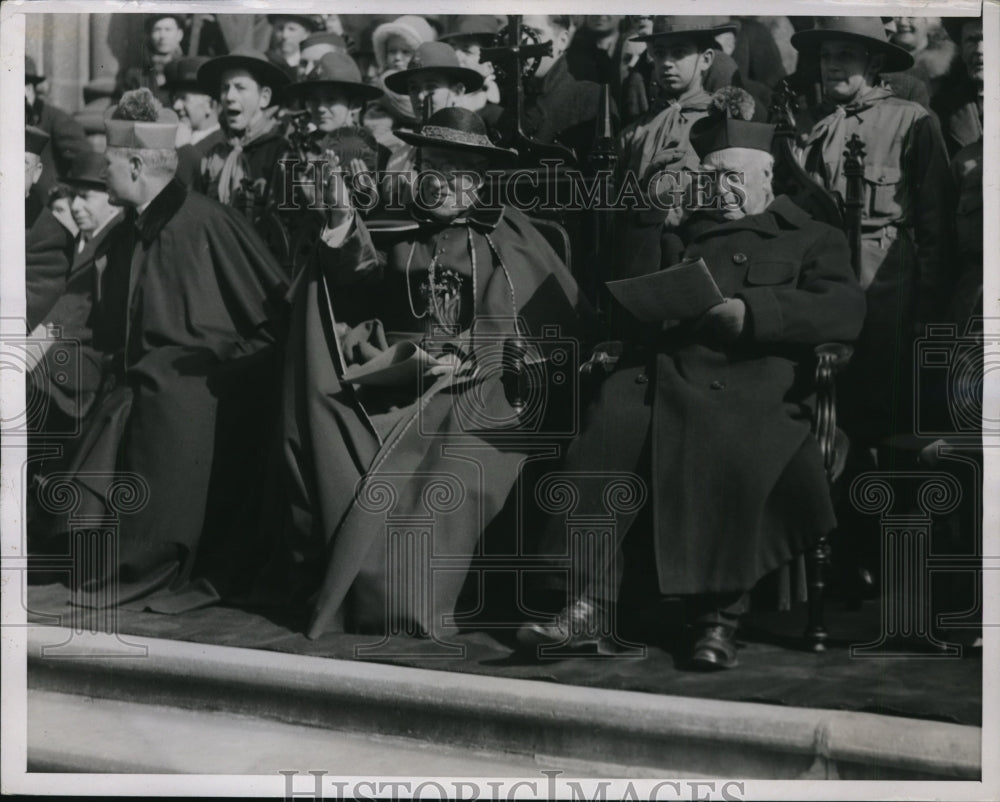 1937 Press Photo New York Patrick Cardinal Hayes with raised hand NYC - Historic Images