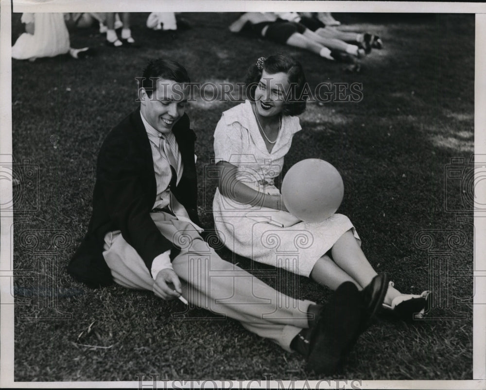 1937 Press Photo New York Edwina Atwell &amp; escort Julian Gerard Jr in NYC-Historic Images