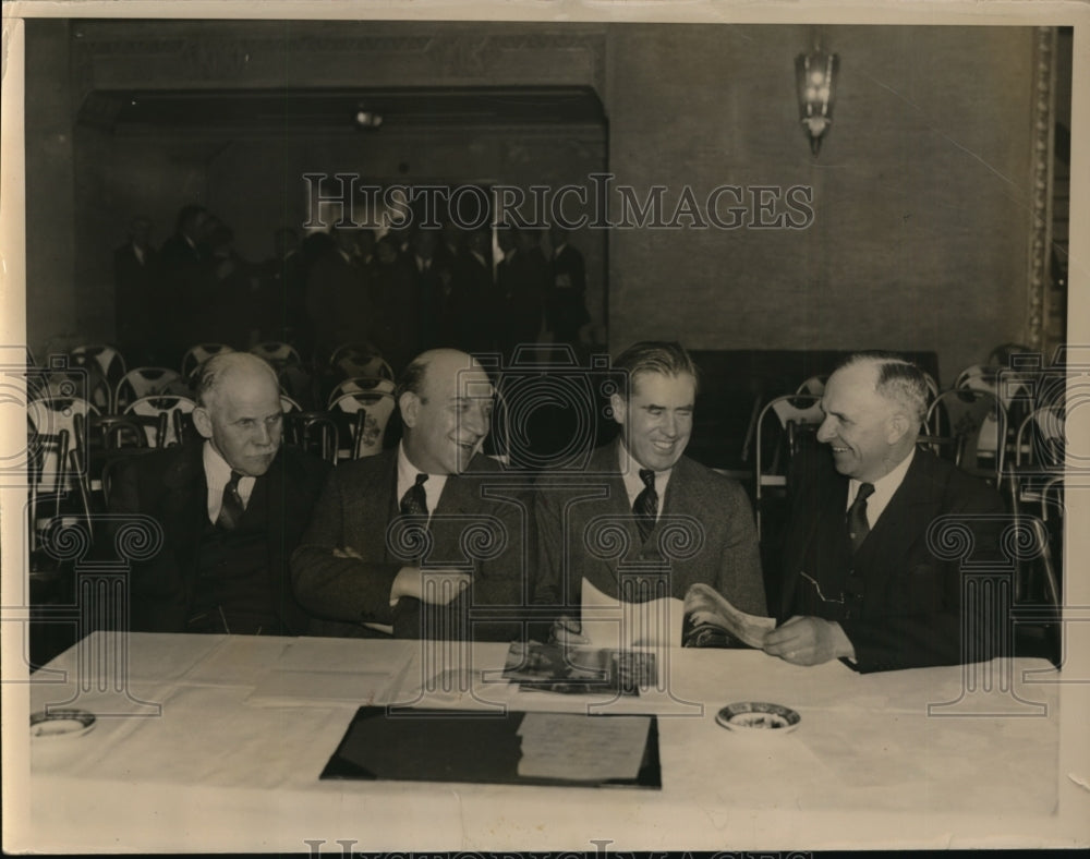 1936 Press Photo New York Robert Mitchell &amp; others at farm meeting in NYC - Historic Images