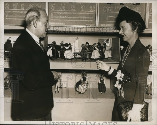 1937 Press Photo New York Louise Branch of Dance International w Rolf Demare NYC - Historic Images