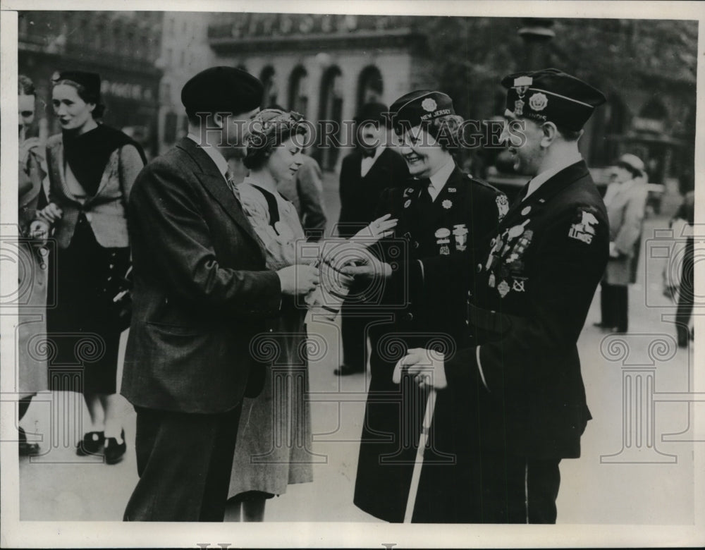 1937 Press Photo New York American Legionaires form Ill &amp; NJ in Paris from NYC-Historic Images