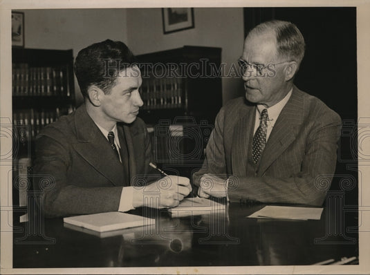 1937 Press Photo New York G.E. & Electrical Union Heads Meet NYC - neny12196-Historic Images