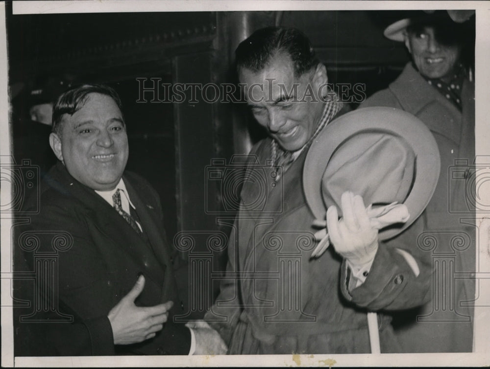 1937 Press Photo New York LaGuardia greets President Quezon NYC - neny12304-Historic Images