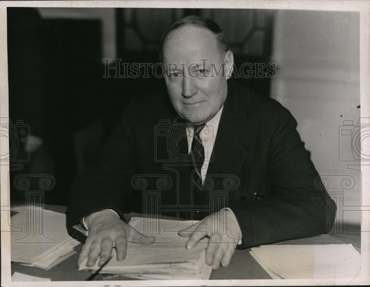1937 Press Photo New York Judge Baynes sworn in at  City Hall NYC - Historic Images
