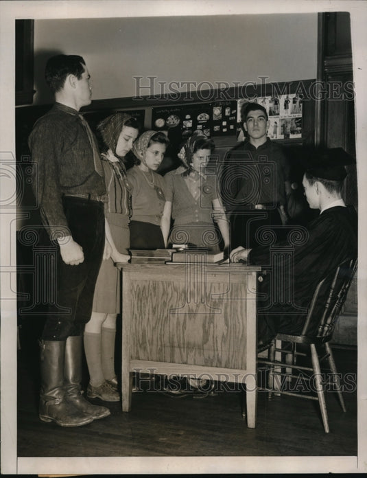 1941 Press Photo New York Students Learn about Living in a Dictatorship NYC-Historic Images