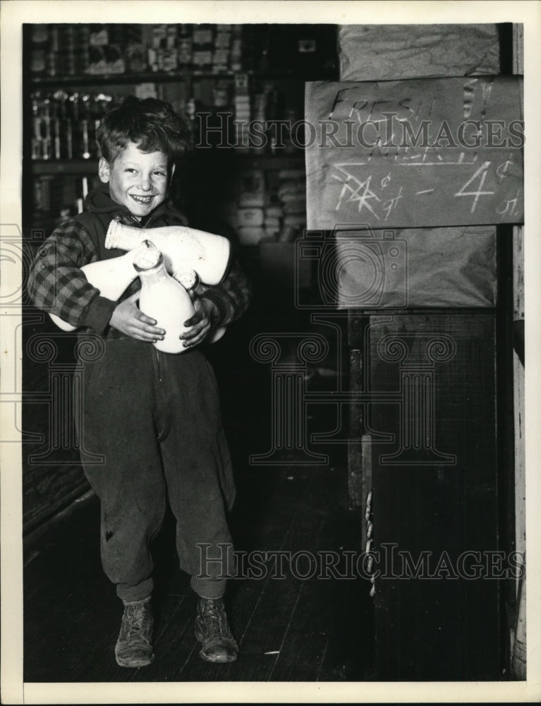 1937 Press Photo New York Young boy buys milk NYC - Historic Images