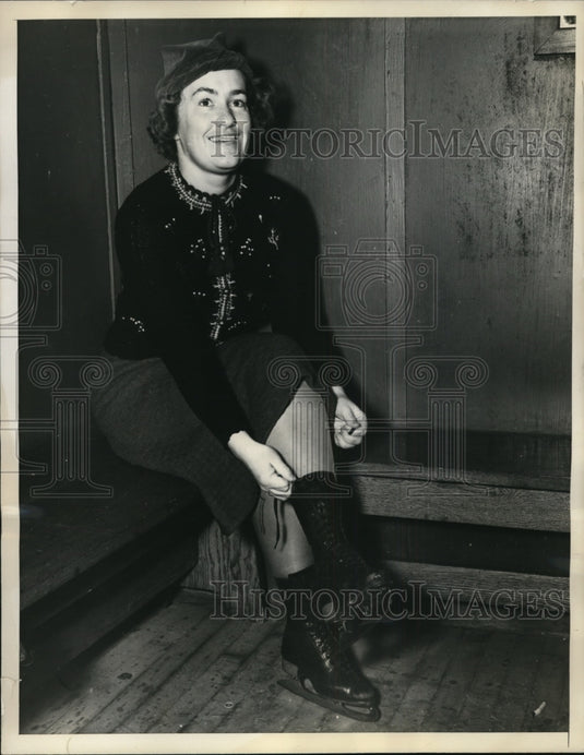 1937 Press Photo New York Practices for "Shiver Wits" Skating Party NYC - Historic Images