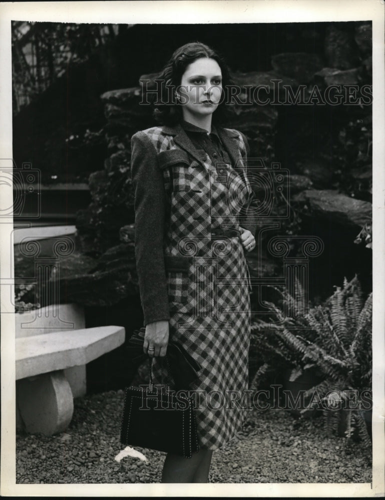 1941 New York Lady Elizabeth Von Hoffmansthal Wearing Matita NYC-Historic Images