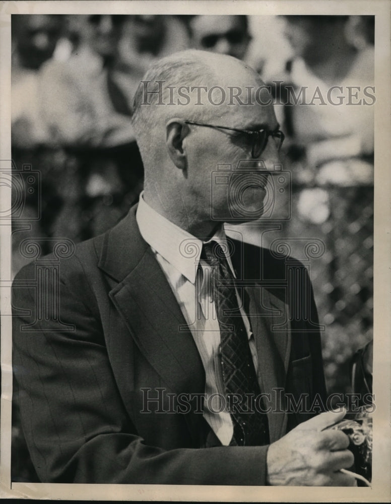 1937 Press Photo New York Trainer Tom Smith at Empire City Race Track NYC - Historic Images