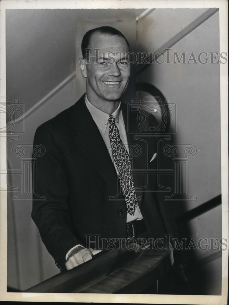 1937 Press Photo New York James HR Cromwell arrives in NYC - neny12781-Historic Images