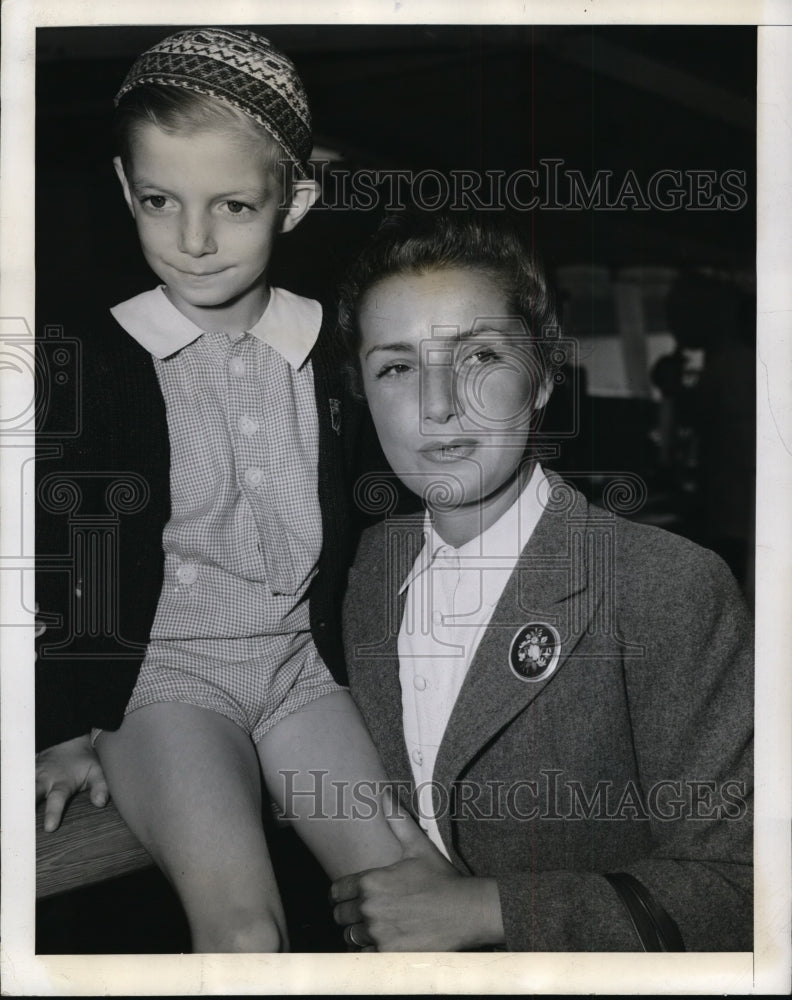 1941 Press Photo New York Simone Schiffrin &amp; son Andre arrive in NYC-Historic Images