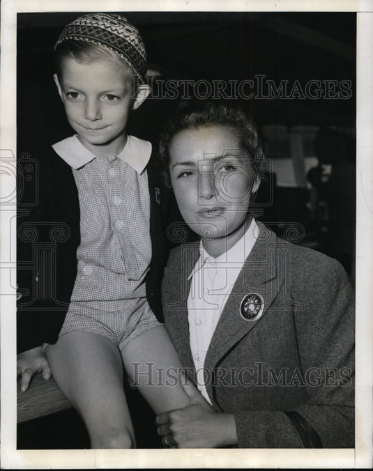 1941 Press Photo New York Simone Schiffrin & son Andre arrive in NYC-Historic Images